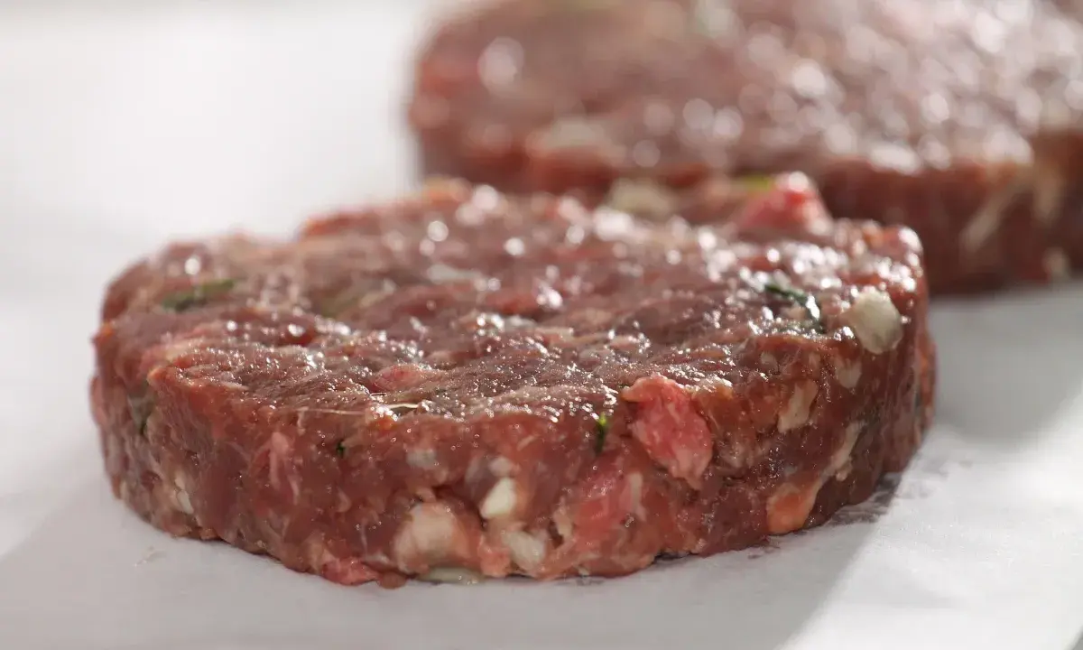 Mięso do burgera: Jak zrobić idealny, soczysty kotlet?