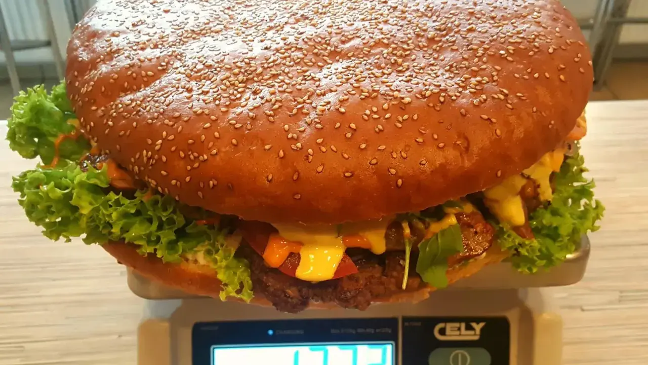 Waga burgera: od Big Maca po kraft. Ile naprawdę waży?