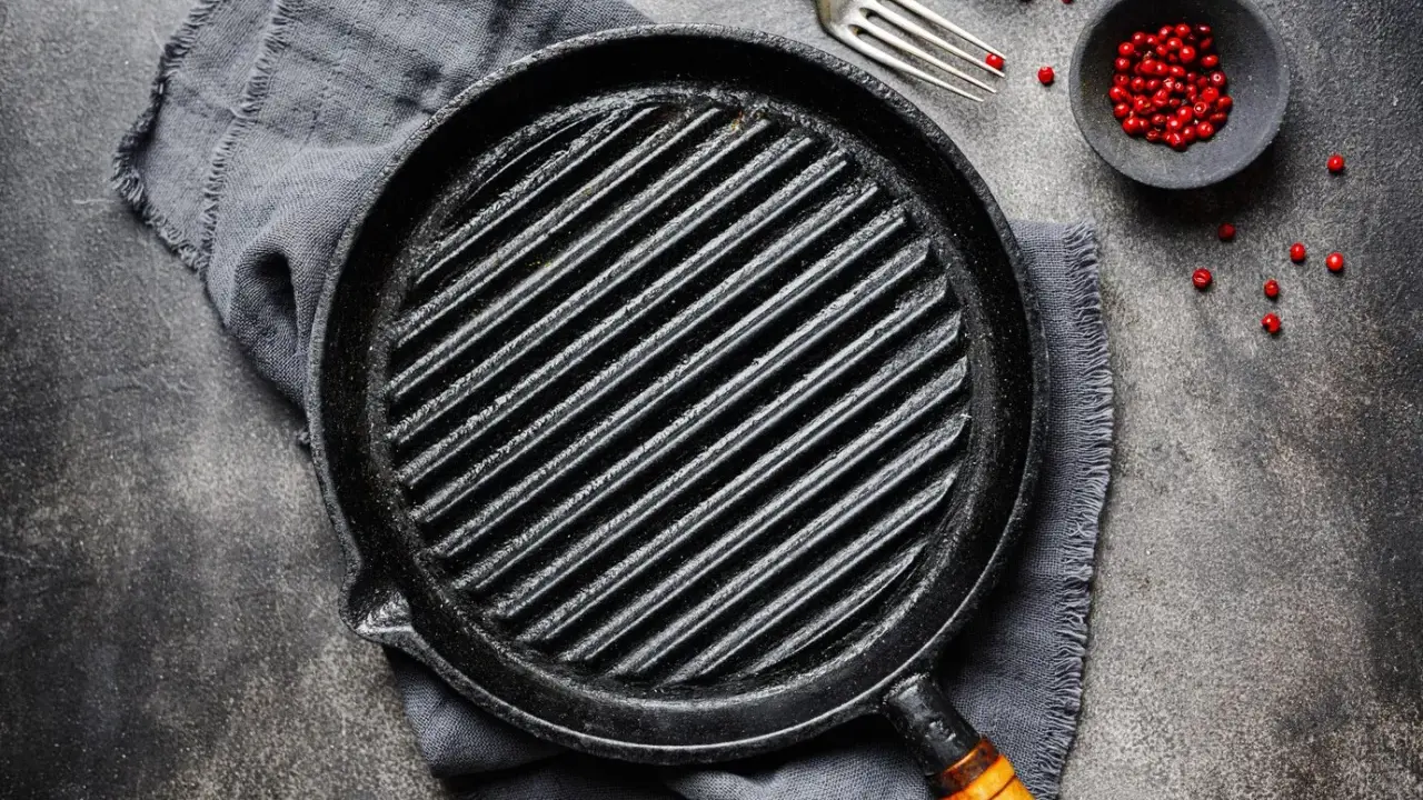 Patelnia na grill: Jaka najlepsza? Wybierz i grilluj jak pro!