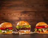 Ile waży hamburger? Waga, kalorie i składniki pod lupą