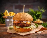 Jak zrobić idealny burger? Soczysty przepis i 5 błędów do uniknięcia