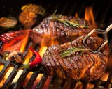 Perfekcyjny stek z grilla: Jak osiągnąć restauracyjny efekt?