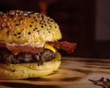 Jak przyprawić mięso na burgery? Przepisy i sekrety soczystości