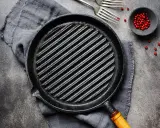 Patelnia na grill: Jaka najlepsza? Wybierz i grilluj jak pro!