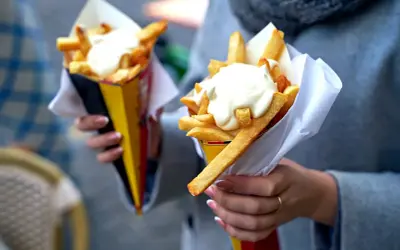 Frytki belgijskie: Prawdziwy sekret chrupkości i smaku