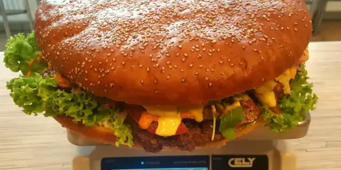 Waga burgera: od Big Maca po kraft. Ile naprawdę waży?