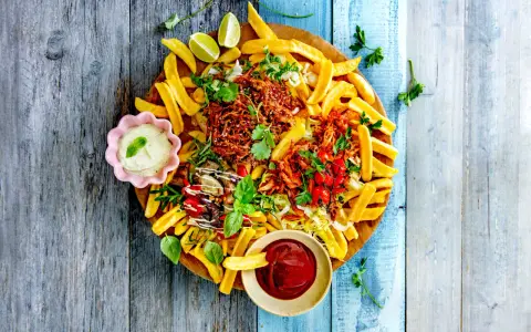 Co jeść z frytkami? Inspiracje od sosów po Loaded Fries!