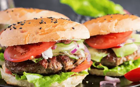 Sekret soczystych kotletów wołowych do burgerów zrób to sam!