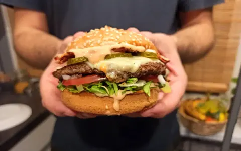 Dodatki do burgerów: Przepisy, które odmienią Twoje danie!