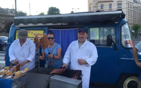Kiełbasa z Niebieskiej Nyski: Kultowa ikona Krakowa czy warto?