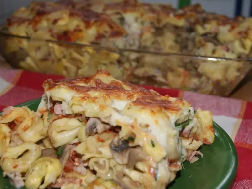 Kremowa zapiekanka z tortellini: idealny sos, bez wpadek!