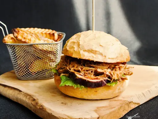 Pulled Pork: Jak zrobić soczystego burgera z szarpaną wieprzowiną?