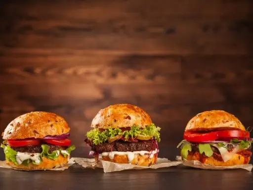 Ile waży hamburger? Waga, kalorie i składniki pod lupą