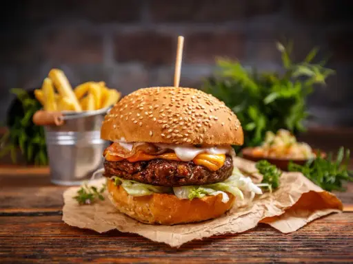 Jak zrobić idealny burger? Soczysty przepis i 5 błędów do uniknięcia