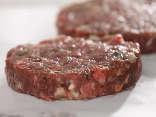 Mięso do burgera: Jak zrobić idealny, soczysty kotlet?