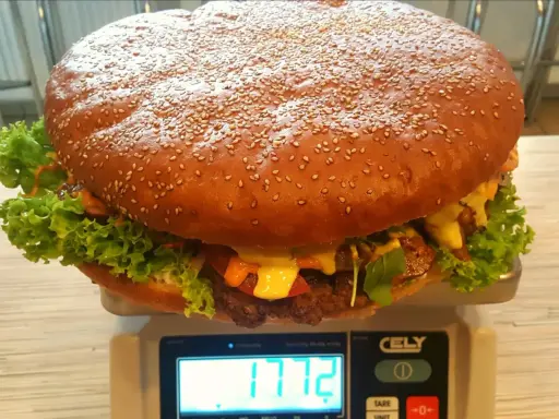 Waga burgera: od Big Maca po kraft. Ile naprawdę waży?