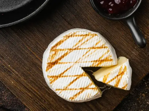 Grillowany ser pleśniowy: Sekrety idealnego smaku na ruszcie