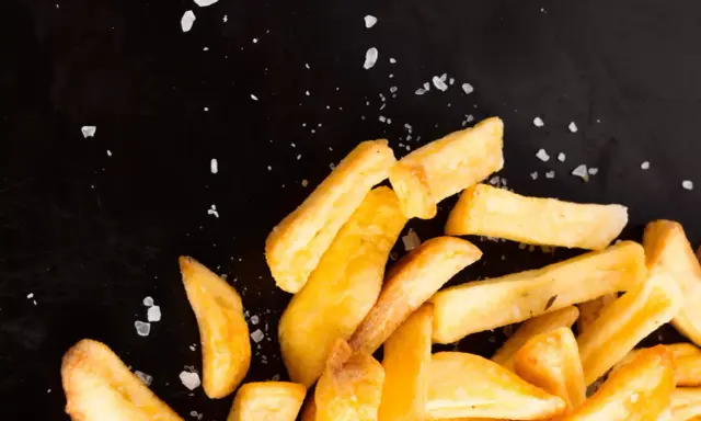 Ile kalorii mają frytki? Od 115 do 400 kcal! Jedz świadomie.