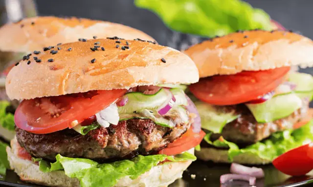 Sekret soczystych kotletów wołowych do burgerów zrób to sam!