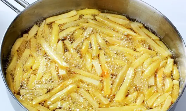 Jak usmażyć idealne frytki? Czas, temperatura i sekret chrupkości