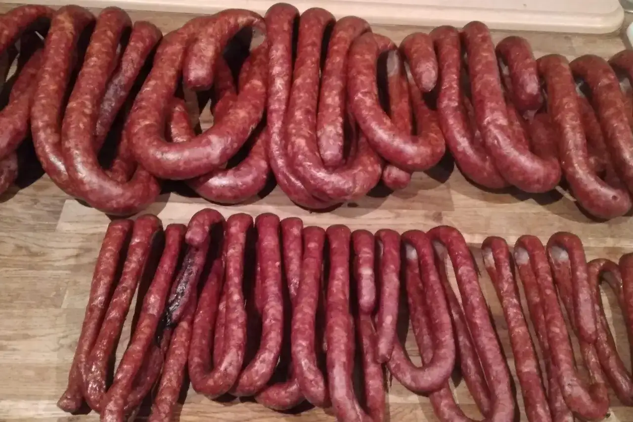 domowa kiełbasa swojska, tradycja, rzemieślnicze wyroby mięsne