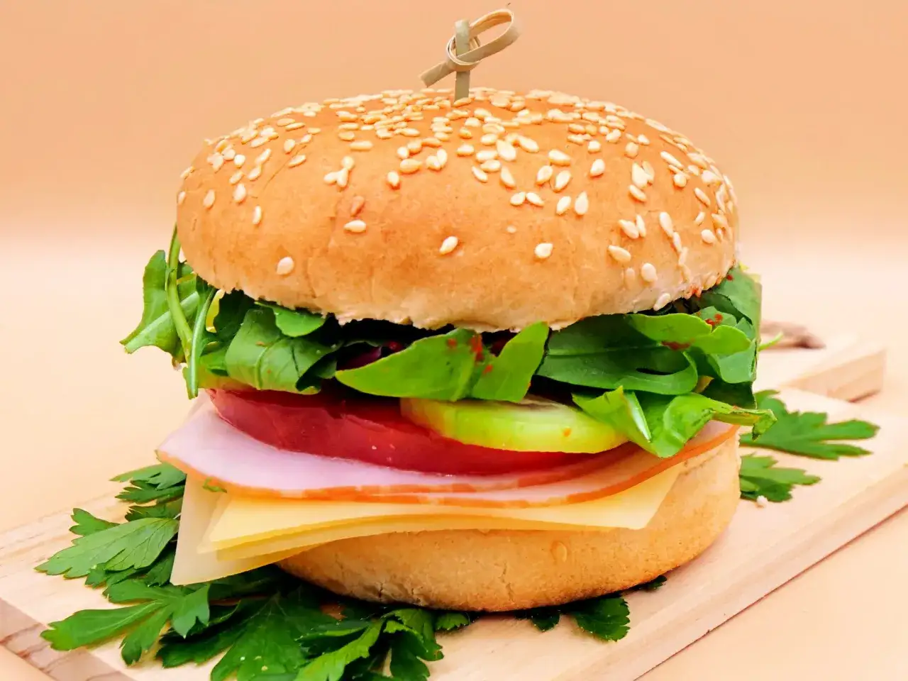 przekr&oacute;j hamburgera składniki
