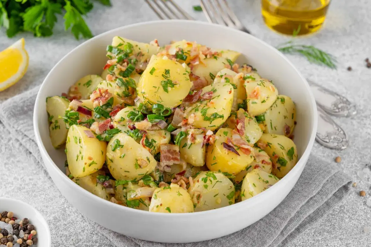 niemiecka sałatka ziemniaczana Kartoffelsalat