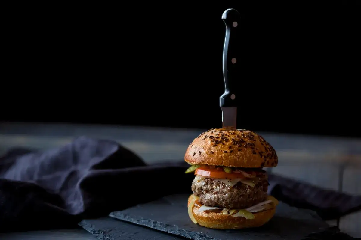 Idealnie przyprawione mięso na burgery