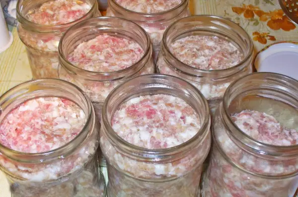 Kiełbasa w słoikach: Tyndalizacja i przepis na lata!